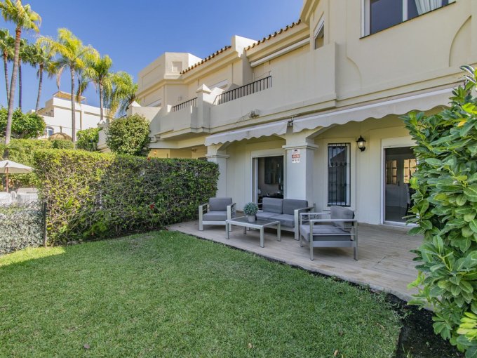 Own garden Townhouse Next to the Golf in La Quinta for Sale