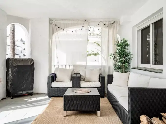 Terrace Luxurious Apartment in Los Naranjos for Sale