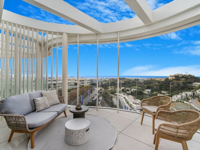 Terrace Luxurious Penthouse in Benahavís for Sale