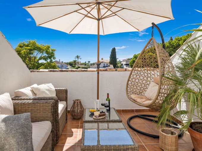 Terrace Two-level Penthouse for Sale in Nueva Andalucia