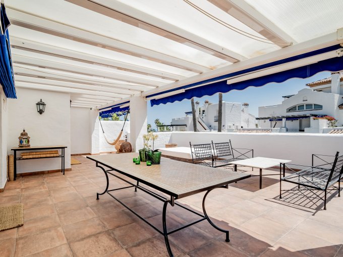Covered terrace Penthouse in San Pedro de Alcántara for sale