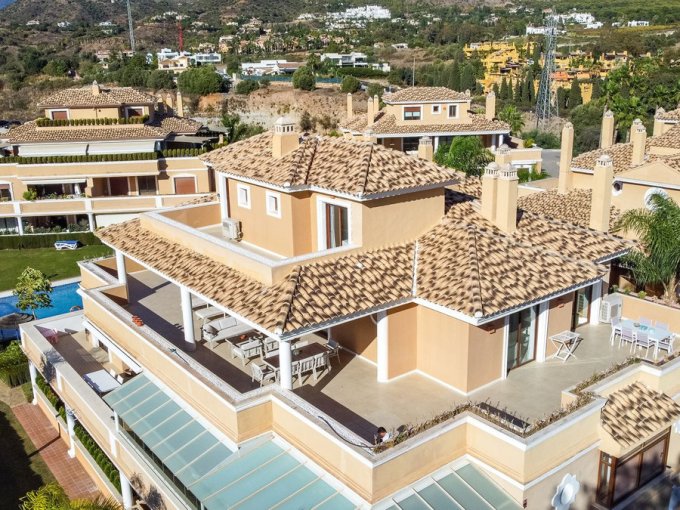 Duplex Penthouse in La Quinta Del Virrey for Sale