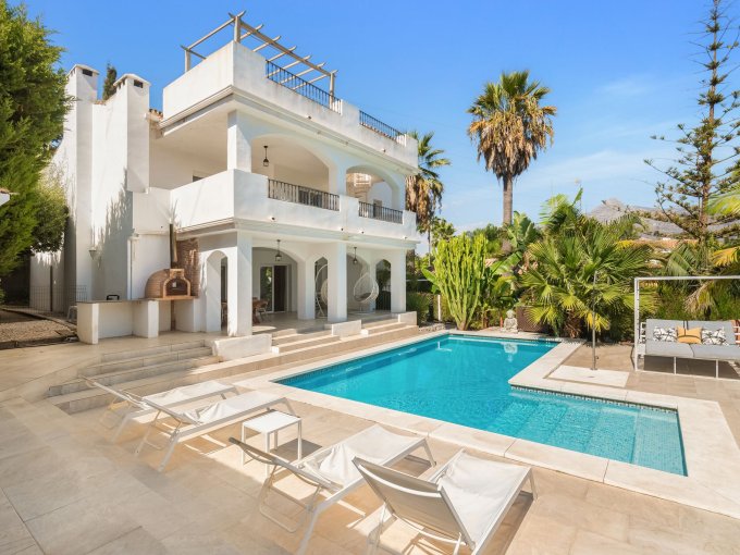 Exquisite Villa in Nueva Andalucia for Sale
