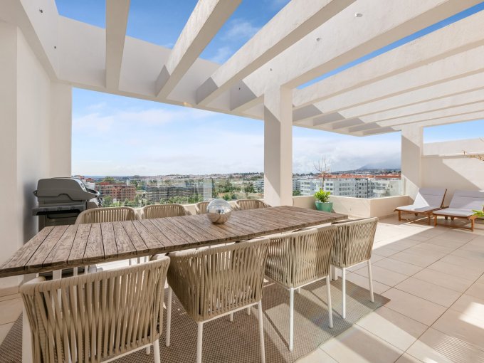 Outdoor table Penthouse for Sale in La Campana, Nueva Andalucia