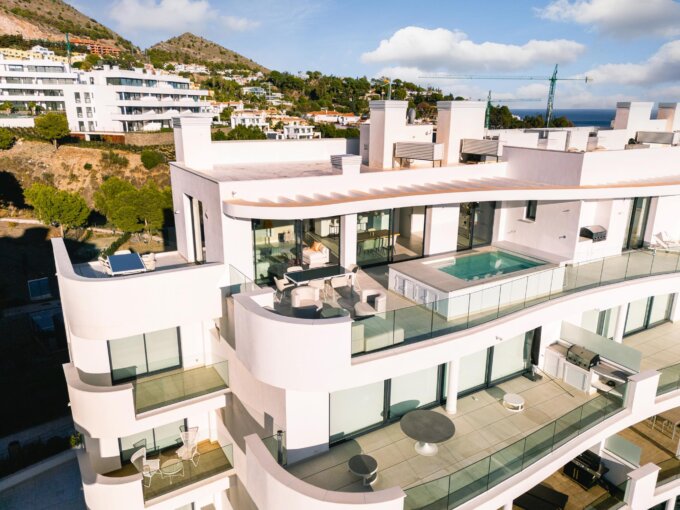 Penthouse with Sea Views and Private Pool for Sale in Fuengirola