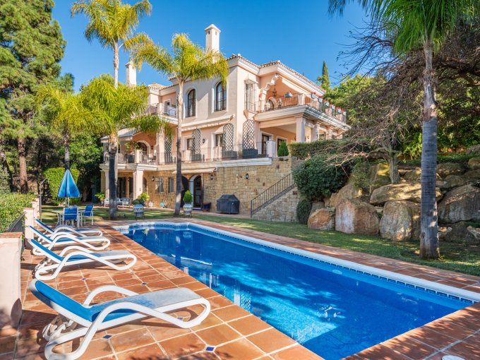 Pool area Villa for sale in Rio Real, Costa del Sol