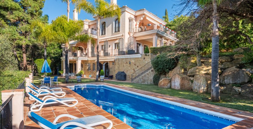 Pool area Villa for sale in Rio Real, Costa del Sol