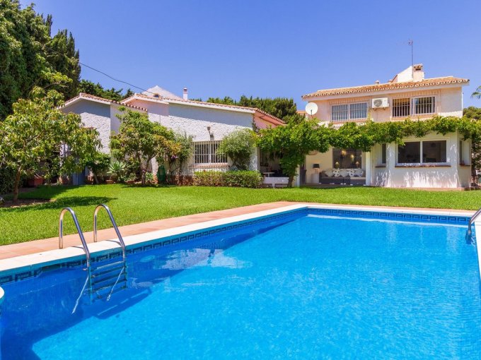 Pool Beachside Villa for Sale in Torremolinos