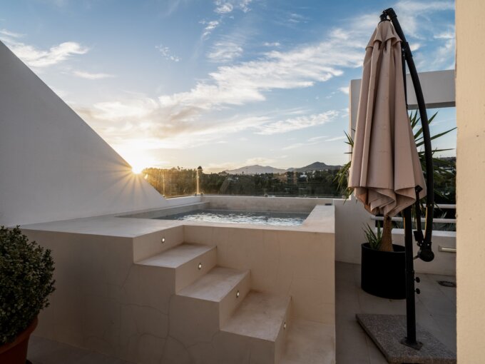 Pool Modern Penthouse in Nueva Andalucia for Sale