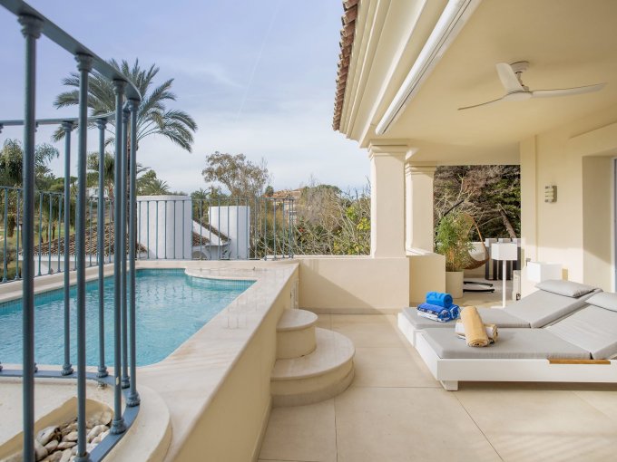 Pool Penthouse with Private Pool for Sale in Las Alamandas