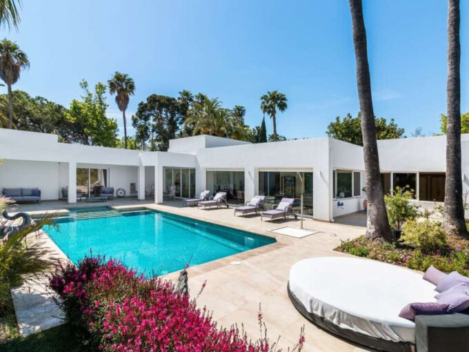 Renovated Villa for Sale in El Paraiso, Estepona