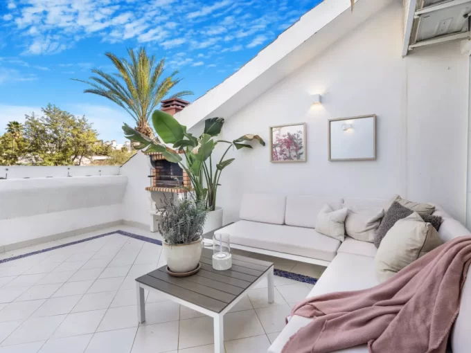 Terrace Apartment for Sale with Walking Distance to Beach in Nueva Andalucia