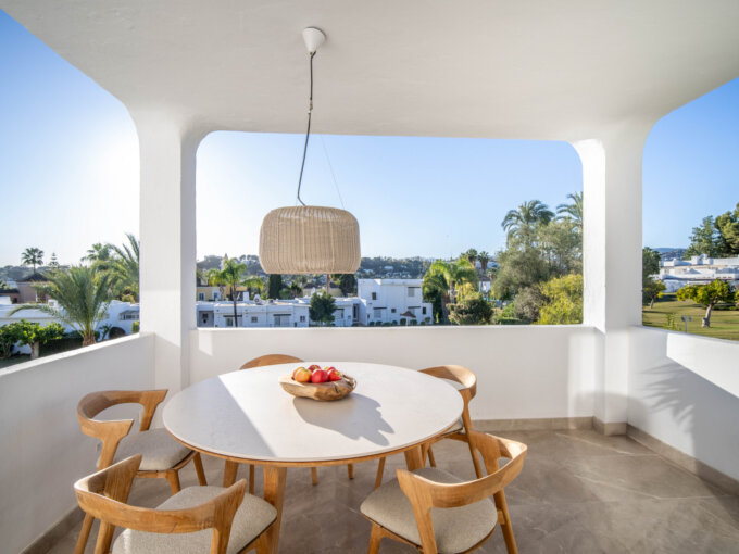 Terrace Apartment in Aloha for Sale