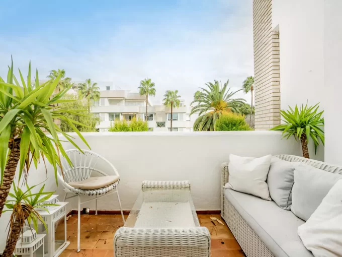 Terrace Scandinavian Style Apartment for Sale in Nueva Andalucia
