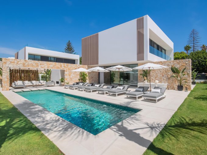 Villa for Sale in Cortijo Blanco Beach
