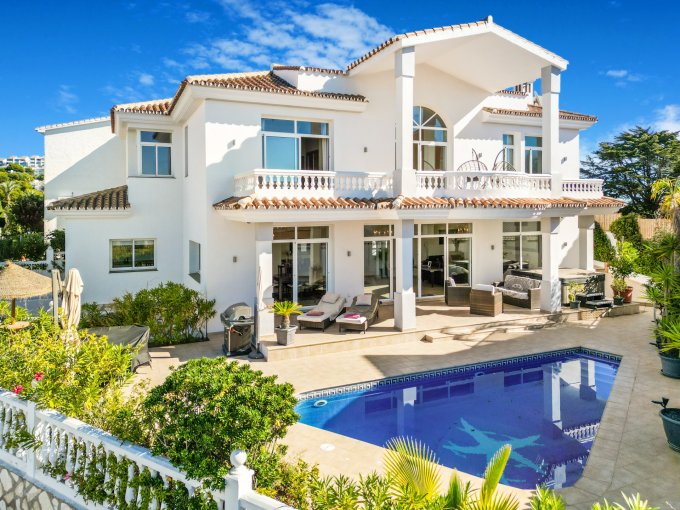 Villa in Riviera Del Sol for Sale