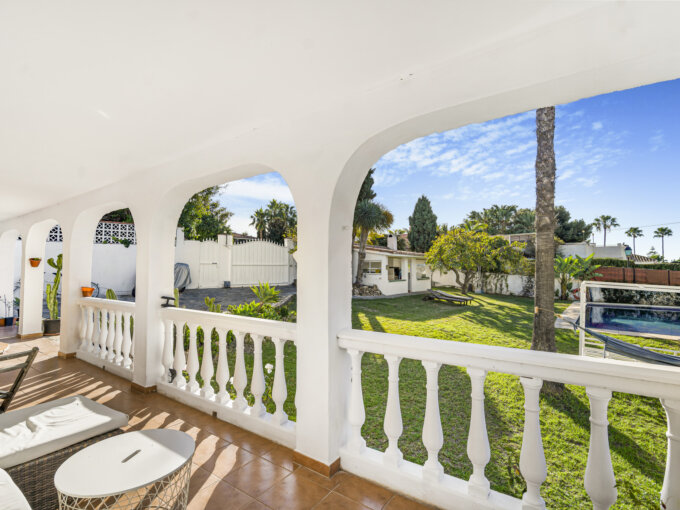 Covered terrace Villa for Sale in Rio Real, Marbella Spain