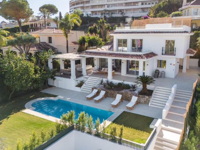 Exterior Contemporary Villa for Sale in Las Brisas, Spain