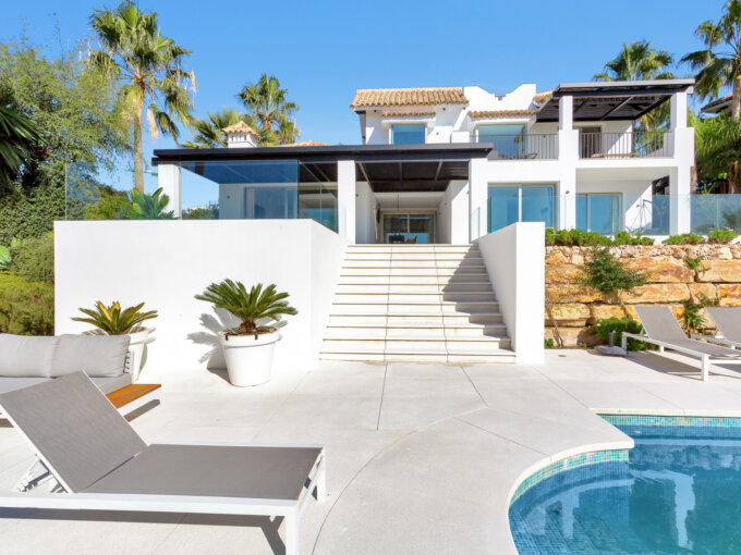 Frontline Golf Villa for Sale in La Resina Golf, Estepona