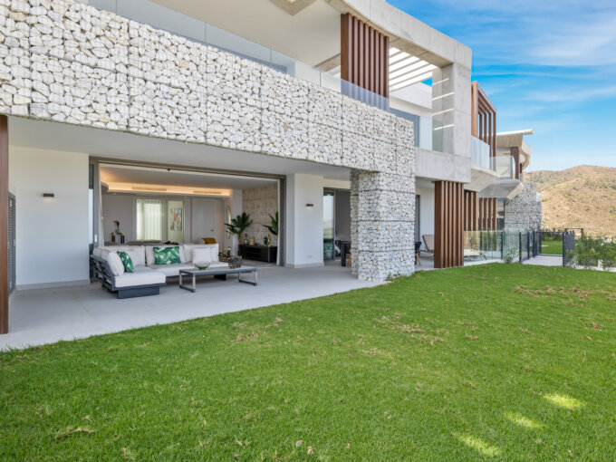 Garden Garden Apartment for Sale in Real de la Quinta, Benahavis
