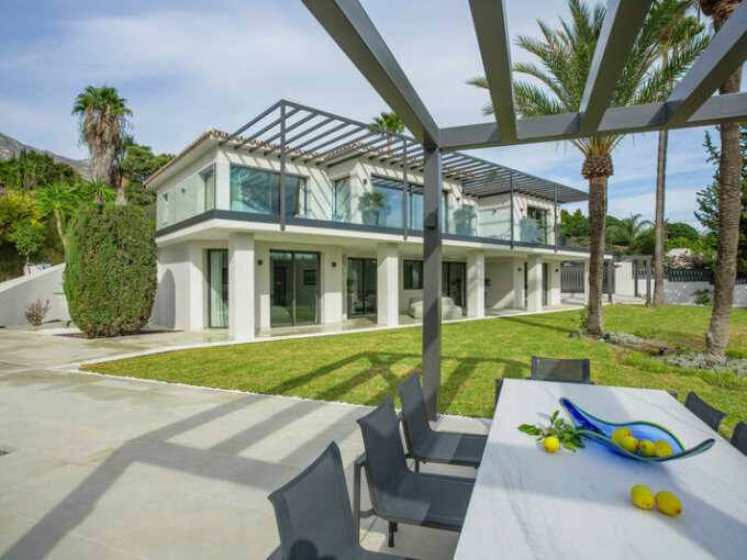 Outdoor table Luxury Villa for Sale in Nagueles