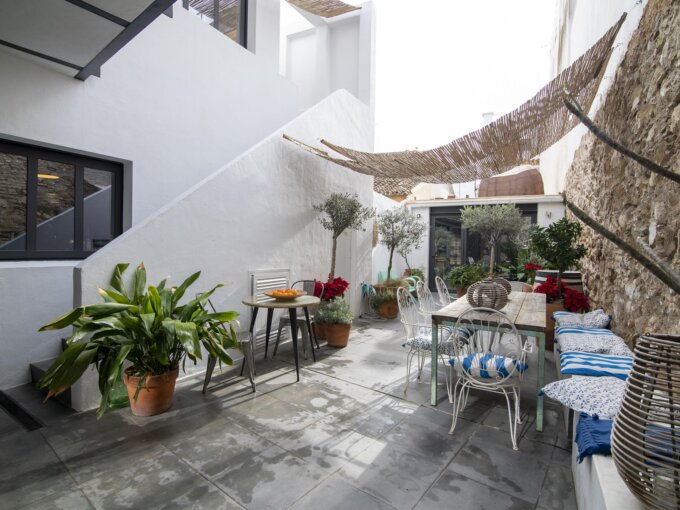 Outdoor Townhouse in Estepona Center for Sale