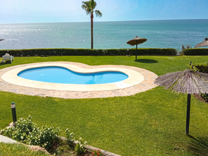 Pool Townhouse for Sale in Bermuda Beach, Estepona