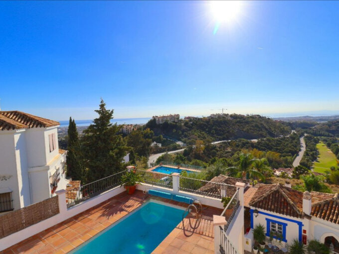 Pool Stunning Townhouse for Sale in La Heredia