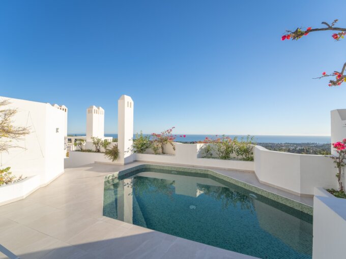 Private pool Penthouse for Sale on Marbella Golden Mile