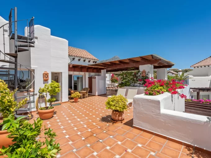 Solarium Duplex Penthouse for Sale in Las Tortugas de Aloha ,Nueva Andalucia