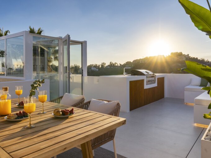 Solarium Penthouse for Sale in La Quinta Hills