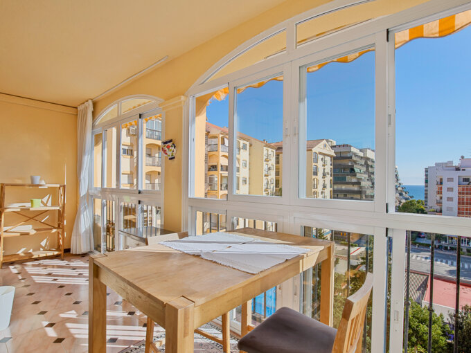 Terrace Fantastic 4-bedroom Apartment for Sale in Fuengirola
