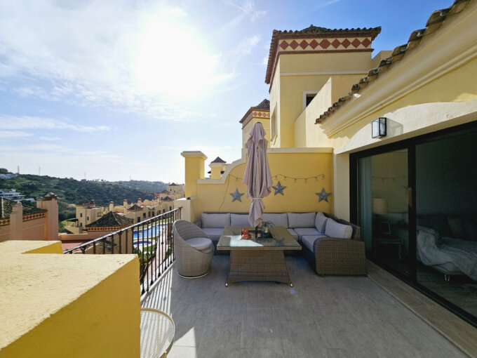 Terrace Luxurious Penthouse for Sale in Estepona