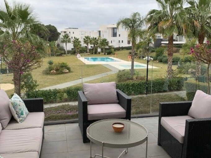 Terrace Stylish apartment in marqués de guadalmina for sale