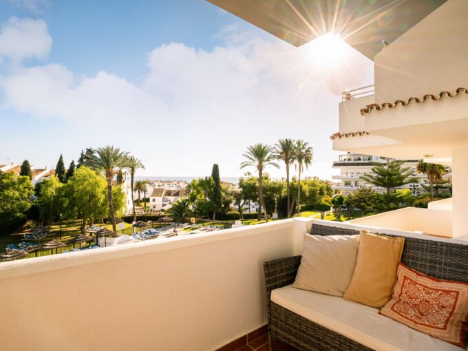 Terrace view Apartment Near the Beach for Sale in Nueva Andalucia