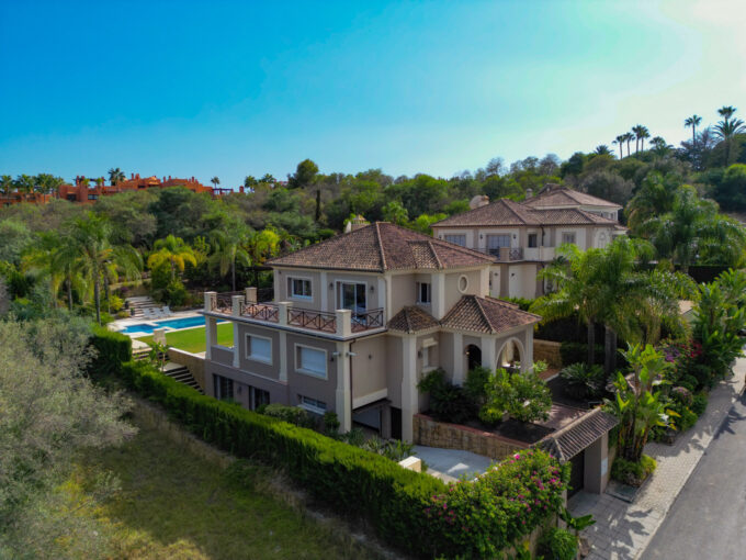 Contemporary Villa for Sale. Real estate for sale in Marbella.