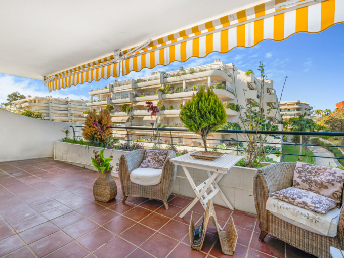 Covered terrace Lovely Apartment for Sale in Campos de Guadalmina