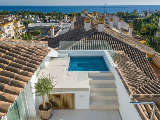 Jacuzzi area Incredible Penthouse for Sale in Marbella's Golden Mile. Property for sale in Marbella.