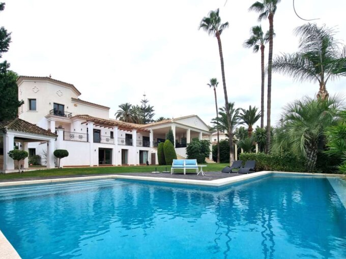Magnificent Villa for Sale in Nueva Andalucia