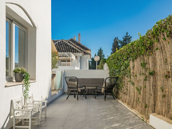 Outdoor area Great Apartment for Sale in Nueva Andalucia