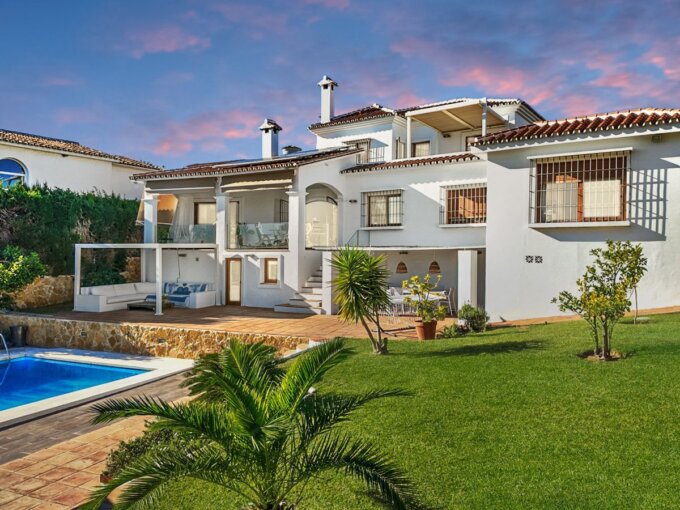 Remarkable Villa for Sale in Benalmádena