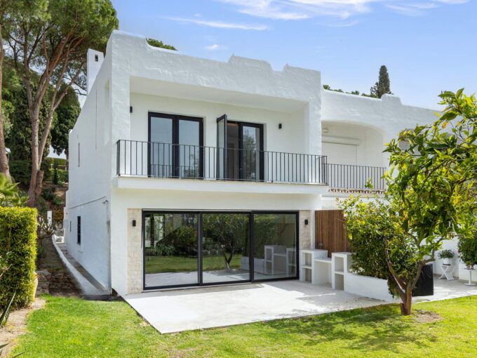 Renovated Townhouse for Sale in Peñablanca. Real estate for sale in Marbella.