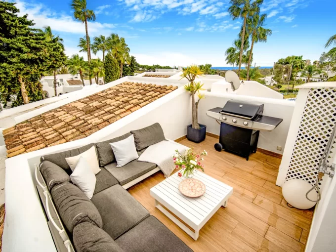 Solarium Duplex Penthouse for Sale in Azahara, Nueva Andalucia