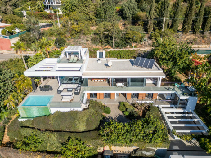 Stylish Villa for Sale in La Montua