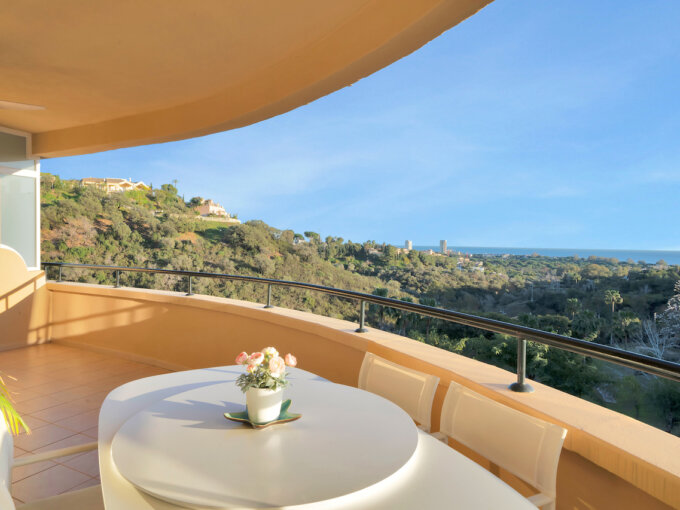 Terrace view Apartment for Sale in Elviria Hills