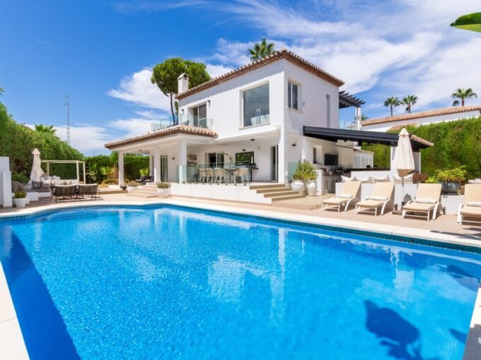Villa for Sale in the Golf Valley, Nueva Andalucia