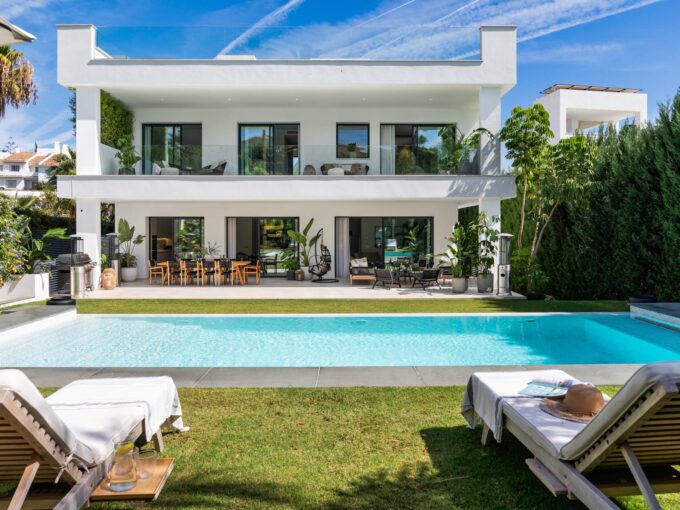 Elegant and Modern Villa for Sale. Property for sale in Marbella.