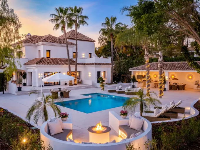 Exterior Stunning Villa for Sale in El Paraiso. Property for sale in Marbella.