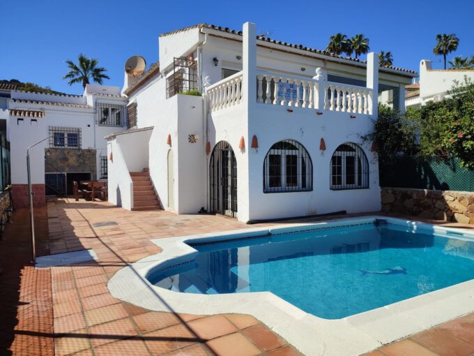 Exterior Townhouse in Manilva for Sale. Real estate for sale in Marbella.