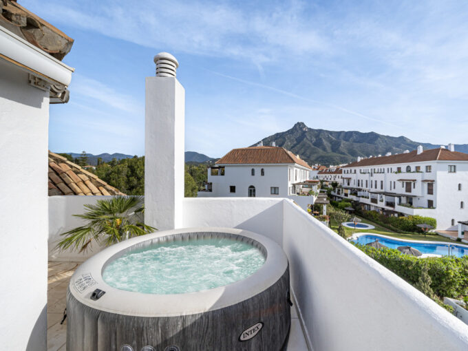 Jacuzzi Penthouse for Sale in Las Lomas del Marbella Club. Real estate for sale in Marbella.